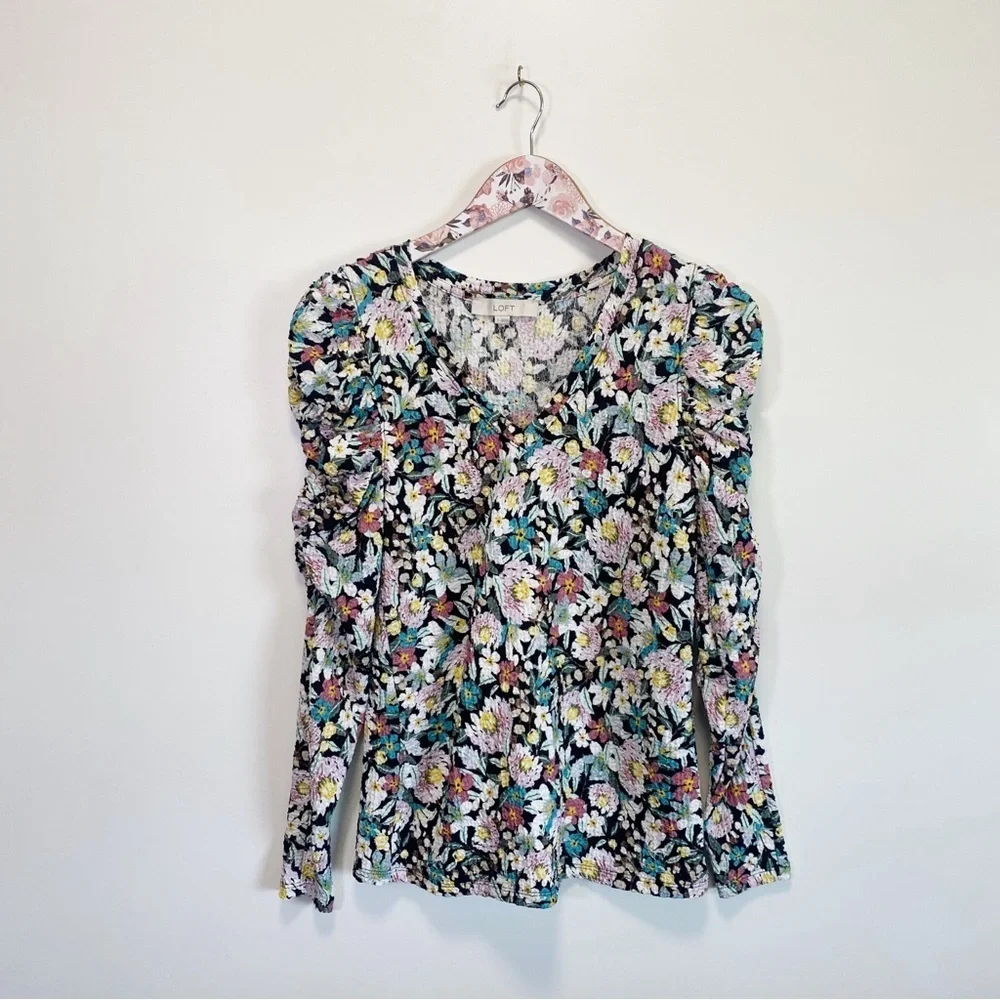 LOFT Floral Shirred Puff Sleeve Shirt! V-Neck Long Sleeve Size Small S